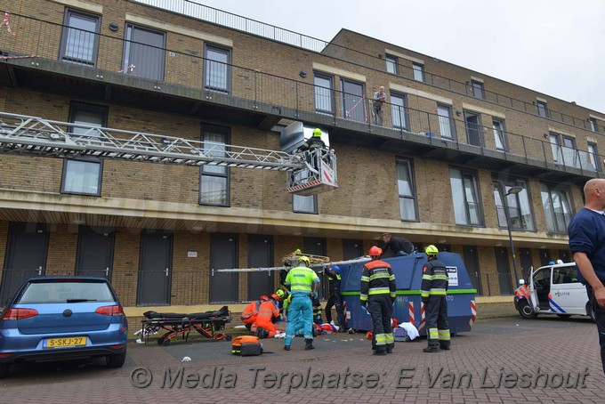 Mediaterplaatse man valt vanbalkon hoofddorp 30052017 Image00009