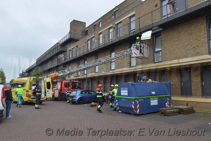 Mediaterplaatse man valt vanbalkon hoofddorp 30052017 Image00011