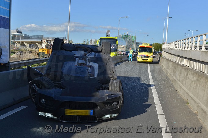 Mediaterplaatse auto op zijn kop schiphol oost 03052018 Image00003