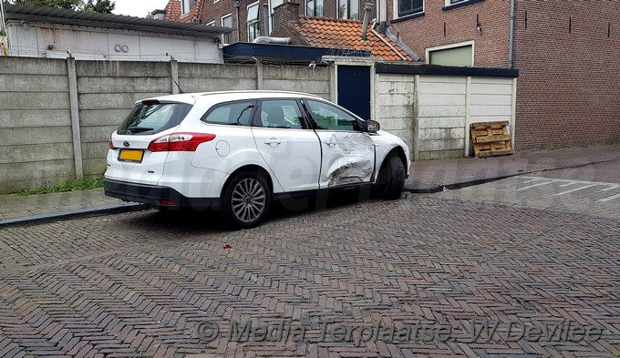 Mediaterplaatse auto geramt in parkeervak leiden 13052018 Image00001