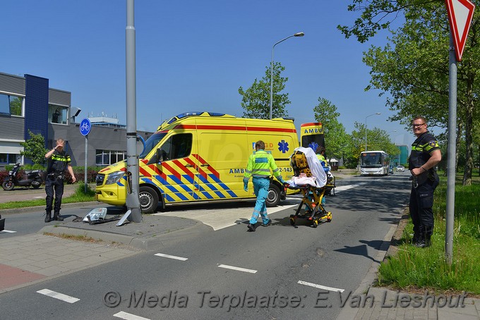 Mediaterplaatse Auto klapt op licht mast in nvp 14052018 Image00003