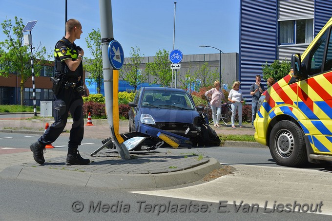 Mediaterplaatse Auto klapt op licht mast in nvp 14052018 Image00004