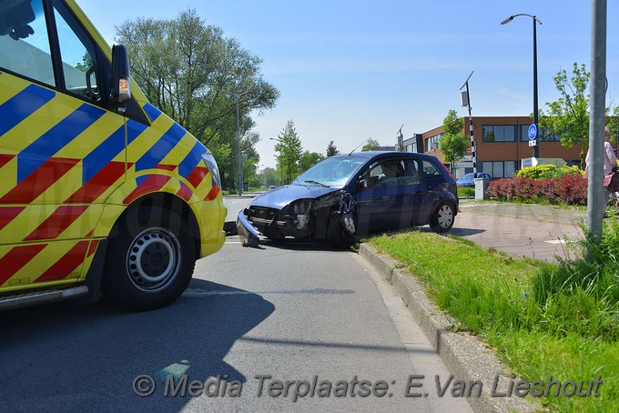 Mediaterplaatse Auto klapt op licht mast in nvp 14052018 Image00005