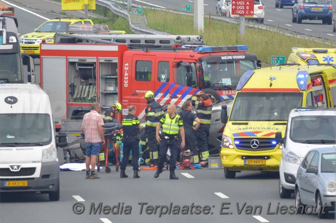 Mediaterplaatse auto op kop snelweg a4 hoofddorp 23052018 Image00005