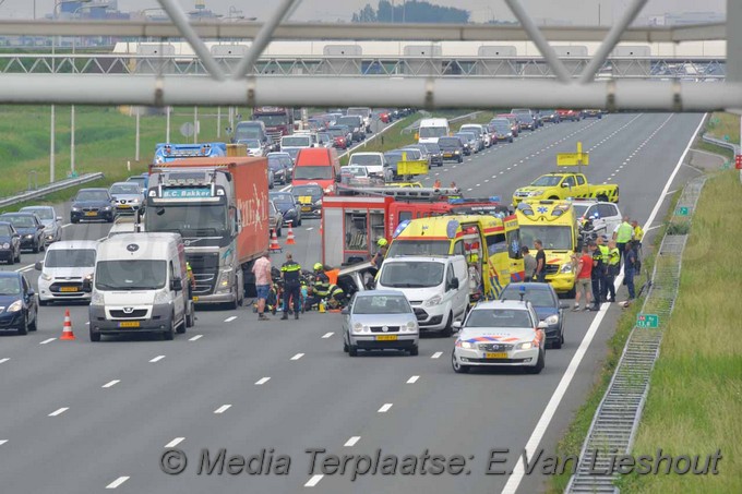 Mediaterplaatse auto op kop snelweg a4 hoofddorp 23052018 Image00006