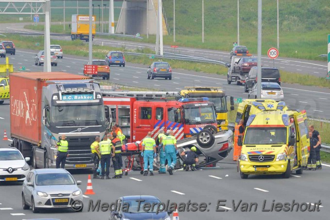 Mediaterplaatse auto op kop snelweg a4 hoofddorp 23052018 Image00011