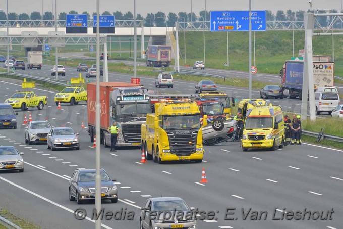 Mediaterplaatse auto op kop snelweg a4 hoofddorp 23052018 Image00013