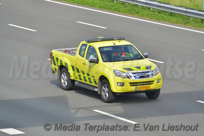 Mediaterplaatse auto op kop snelweg a4 hoofddorp 23052018 Image00016