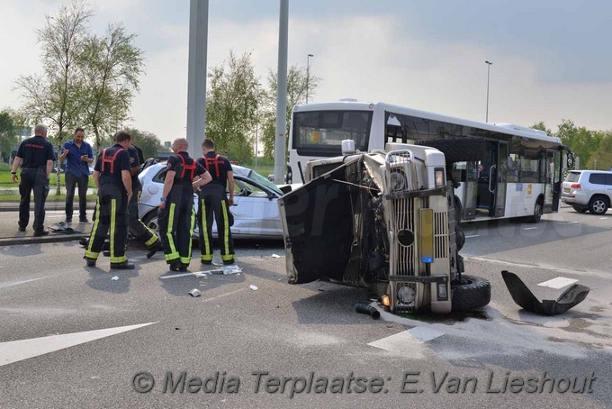 Mediaterplaatse auto op kop kmar schiphol 25052018 Image00004