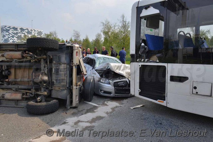 Mediaterplaatse auto op kop kmar schiphol 25052018 Image00005