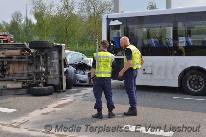 Mediaterplaatse auto op kop kmar schiphol 25052018 Image00009