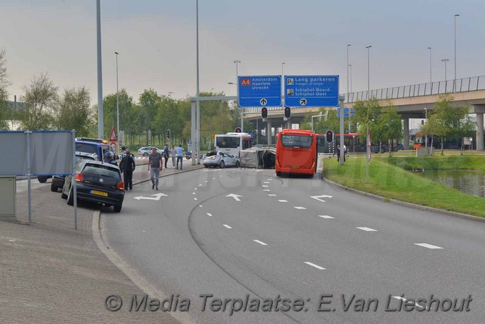Mediaterplaatse auto op kop kmar schiphol 25052018 Image00011