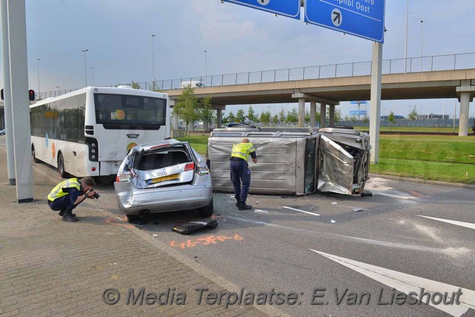 Mediaterplaatse auto op kop kmar schiphol 25052018 Image00014