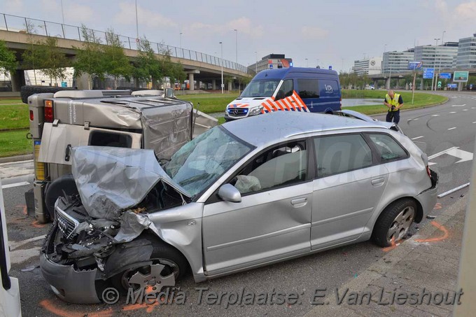 Mediaterplaatse auto op kop kmar schiphol 25052018 Image00016