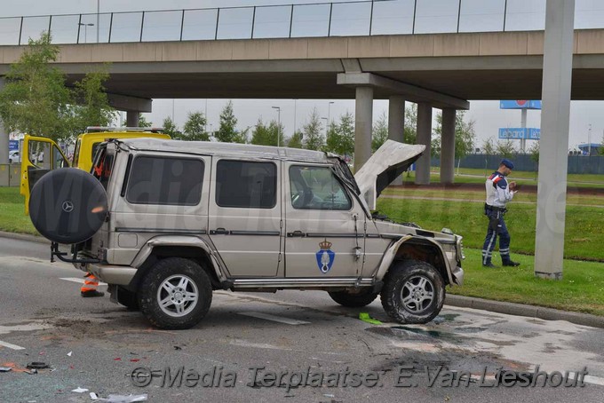 Mediaterplaatse auto op kop kmar schiphol 25052018 Image00018