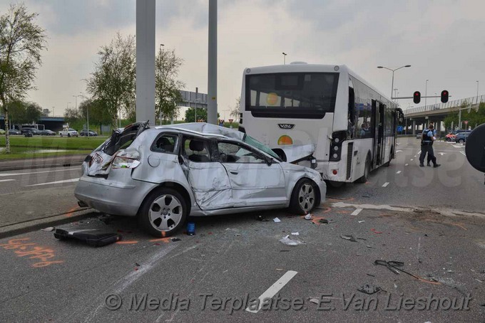 Mediaterplaatse auto op kop kmar schiphol 25052018 Image00019
