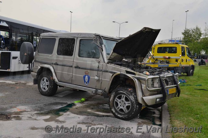 Mediaterplaatse auto op kop kmar schiphol 25052018 Image00020