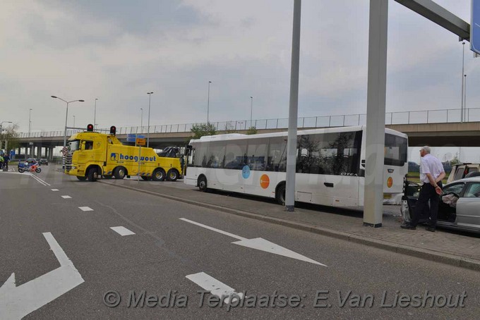 Mediaterplaatse auto op kop kmar schiphol 25052018 Image00021