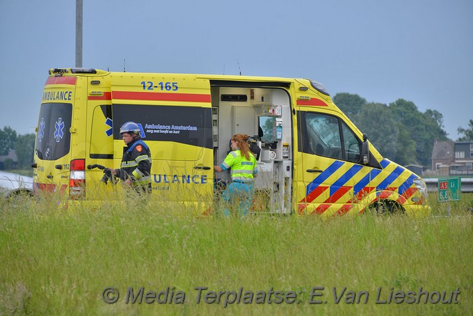 Mediaterplaats ongeval lijnden auto op dak 27052018 Image00003