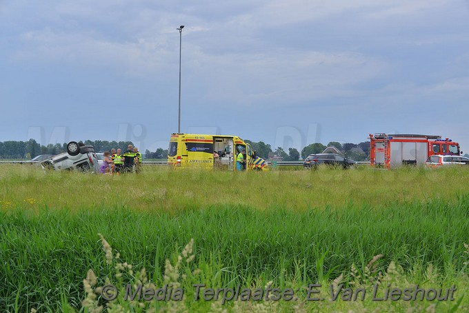 Mediaterplaats ongeval lijnden auto op dak 27052018 Image00005