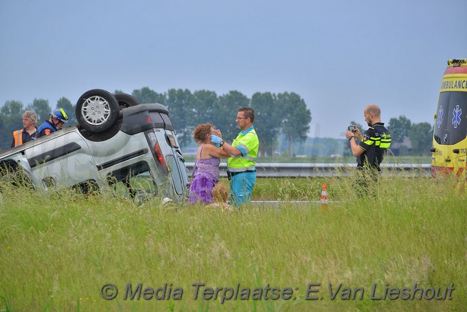 Mediaterplaats ongeval lijnden auto op dak 27052018 Image00006