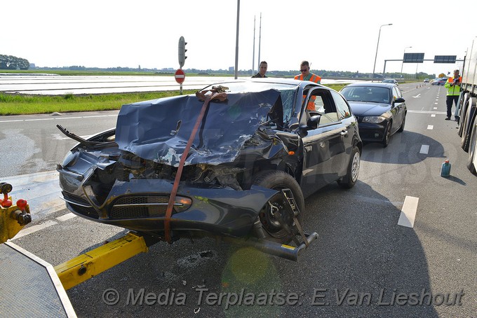 Mediaterplaatse ongeval auto klapt op vrachtwagen lisserbroek 27052018 Image00002