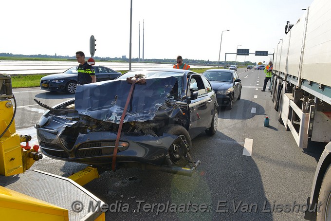 Mediaterplaatse ongeval auto klapt op vrachtwagen lisserbroek 27052018 Image00003