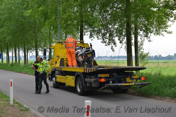 Mediaterplaatse ongeval auto klapt op biggerug hoofddorp 27052018 Image00016