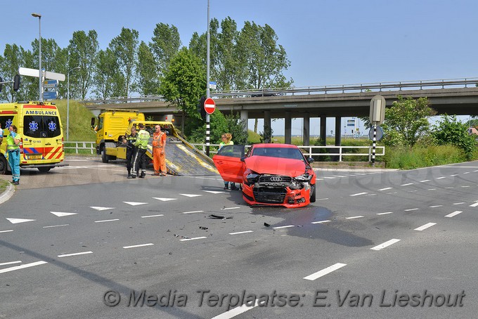 Mediaterplaatse ongeval auto auto hoofdweg hoofddorp 27052018 Image00001