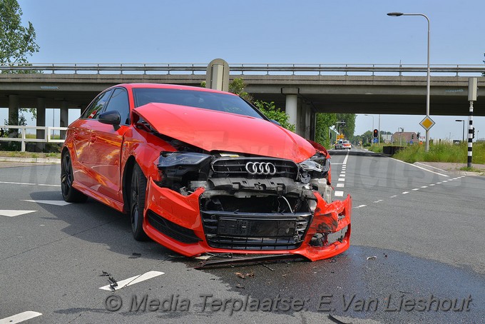 Mediaterplaatse ongeval auto auto hoofdweg hoofddorp 27052018 Image00002