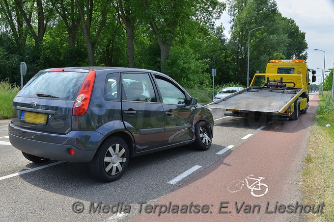 Mediaterplaatse ongeval auto auto hoofdweg hoofddorp 27052018 Image00004