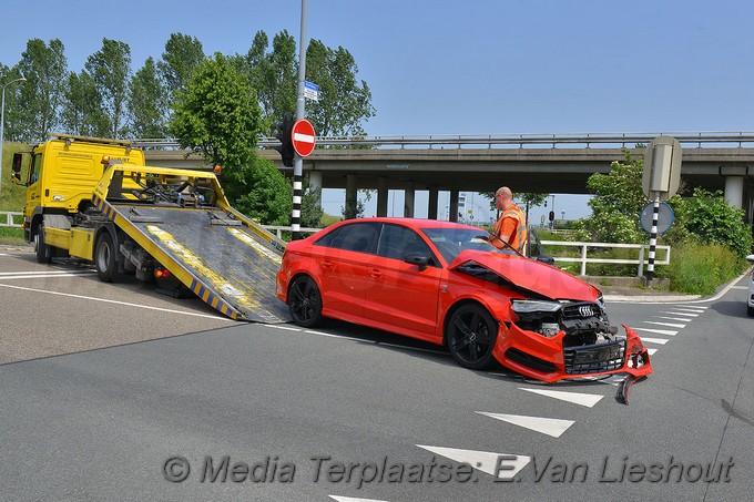 Mediaterplaatse ongeval auto auto hoofdweg hoofddorp 27052018 Image00005