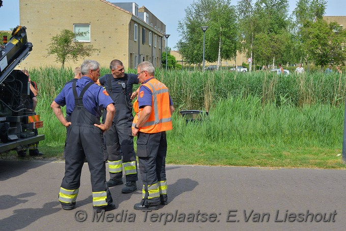 Mediaterplaats auto te water parkeer rem vergeten hoofddorp 28052018 Image00002