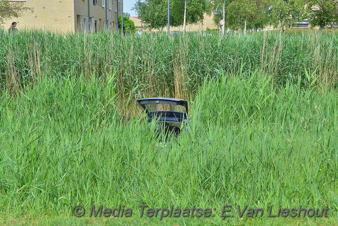Mediaterplaats auto te water parkeer rem vergeten hoofddorp 28052018 Image00003