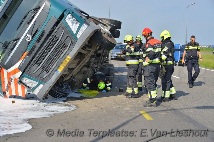 Mediaterplaats vrachtwagen op zijn kant hoofddorp 28052018 Image00005