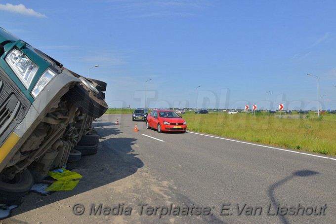 Mediaterplaats vrachtwagen op zijn kant hoofddorp 28052018 Image00014