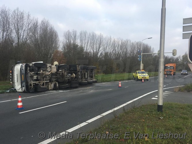 mediaterplaatse vrachtwagen met beton om n11 ldn 27112018 Image00001