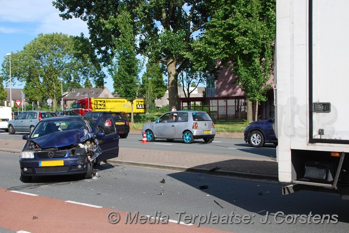 Mediaterplaatse auto tegen vrachtwagen leiderdorp 01082016 Image00001