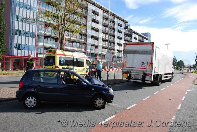 Mediaterplaatse auto tegen vrachtwagen leiderdorp 01082016 Image00004