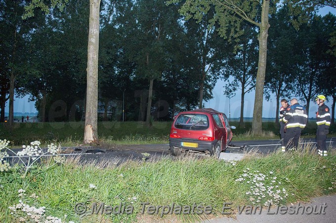 mediaterplaatse ongeval auto boom overleden 06082016 Image00001