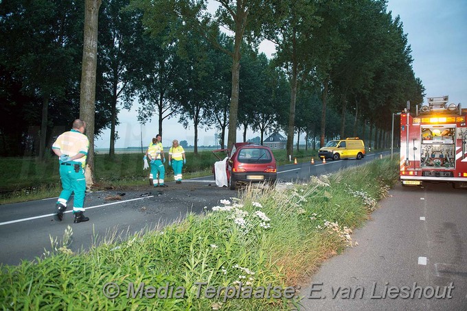 mediaterplaatse ongeval auto boom overleden 06082016 Image00004