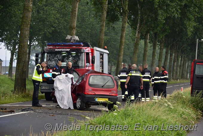 mediaterplaatse ongeval auto boom overleden 06082016 Image00010