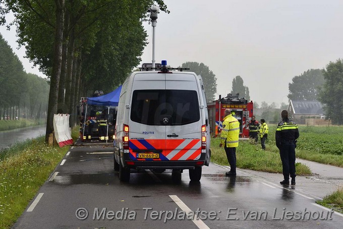 mediaterplaatse ongeval auto boom overleden 06082016 Image00015