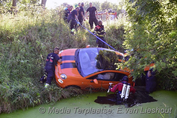 Mediaterplaatse ongeval auto sloot hdp 18082016 Image00004
