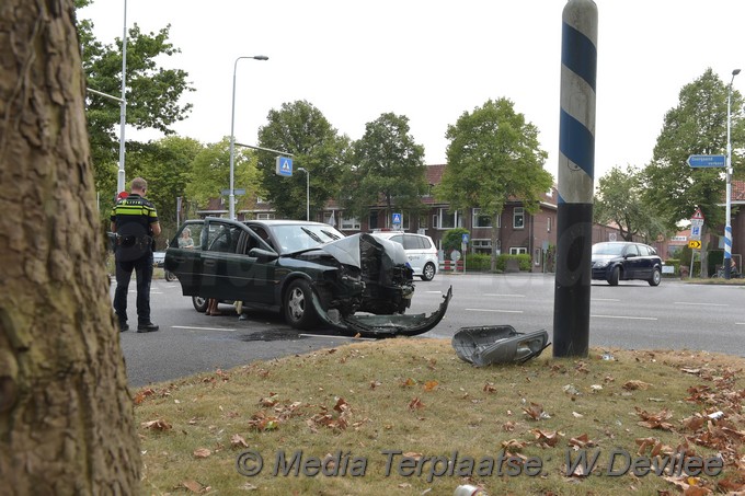 Mediaterplaatse ongeval auto tegen paal leiden 07082018 Image00200