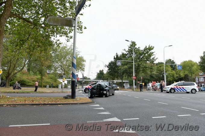Mediaterplaatse ongeval auto tegen paal leiden 07082018 Image00201