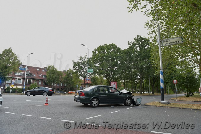 Mediaterplaatse ongeval auto tegen paal leiden 07082018 Image00203