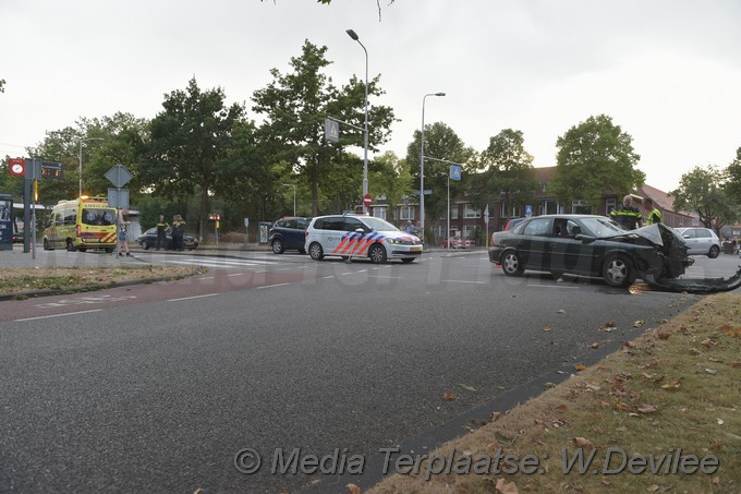 Mediaterplaatse ongeval auto tegen paal leiden 07082018 Image00204
