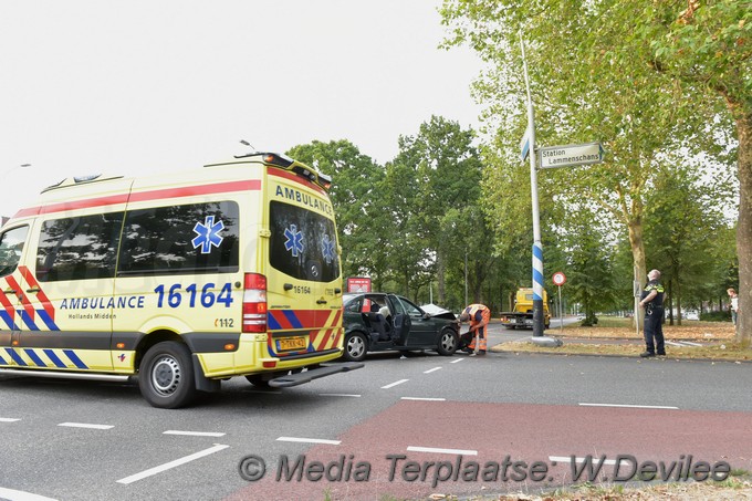 Mediaterplaatse ongeval auto tegen paal leiden 07082018 Image00208