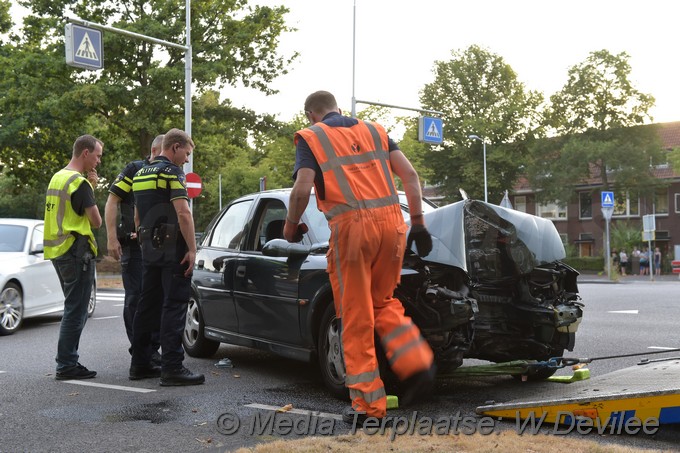 Mediaterplaatse ongeval auto tegen paal leiden 07082018 Image00210